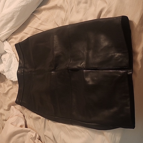Faux Leather skirt - Picture 1 of 2